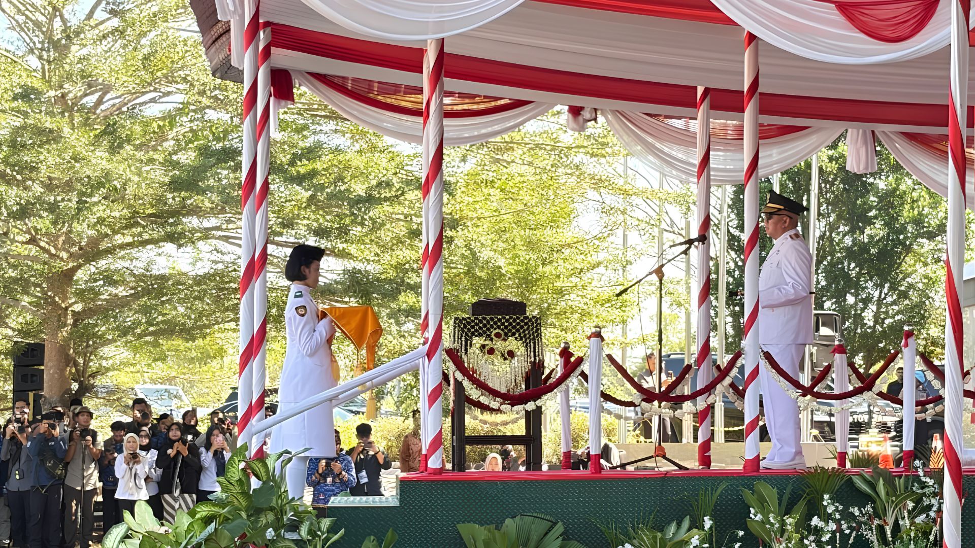 Ketua PTTUN Banjarmasin Hadiri Upacara Peringatan HUT Ke-81 RI di Kantor Gubernur Kalsel