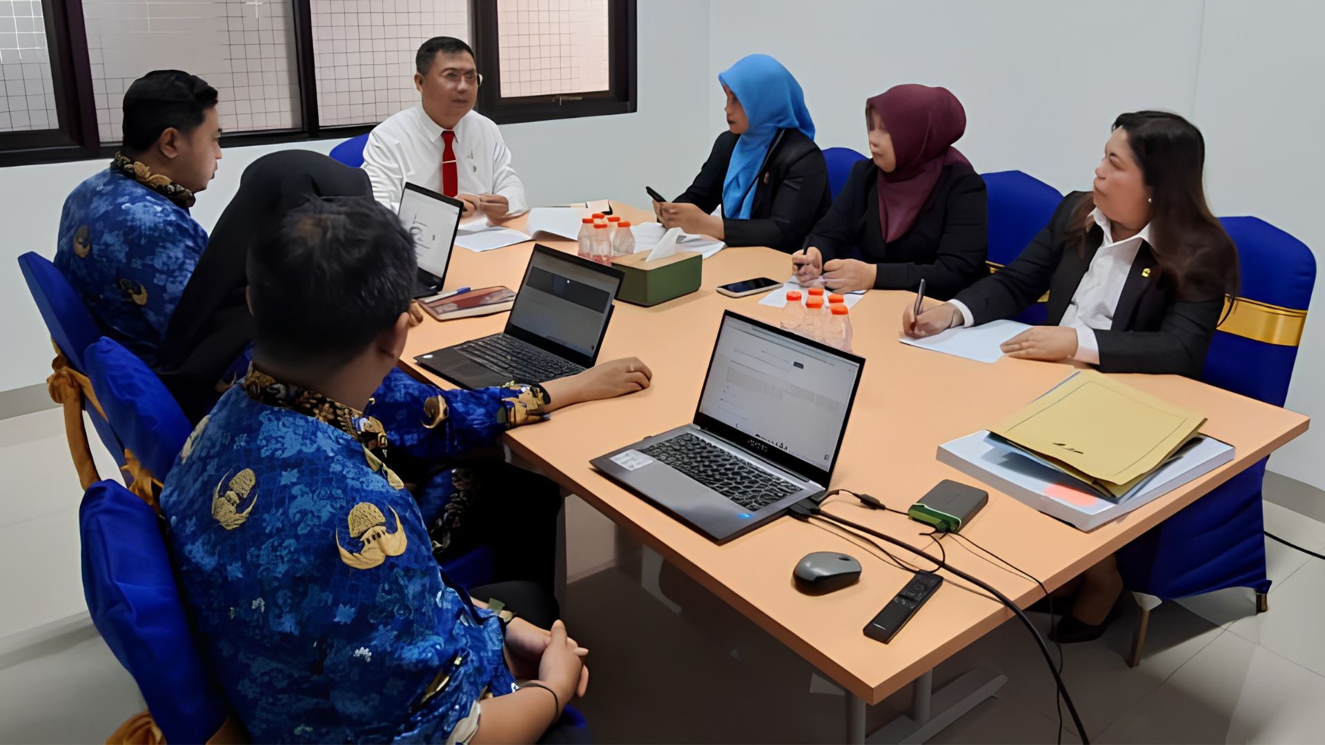 Rapat PTTUN Banjarmasin dengan PTUN Palangkaraya terkait koordinasi dan sinkronisasi pemahaman dalam hal pemenuhan dokumen SAKIP